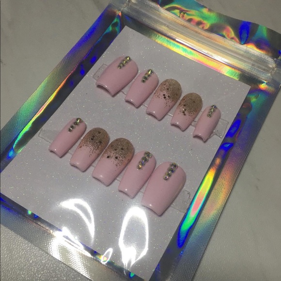 Short Press On Nails - Picture 2 of 3